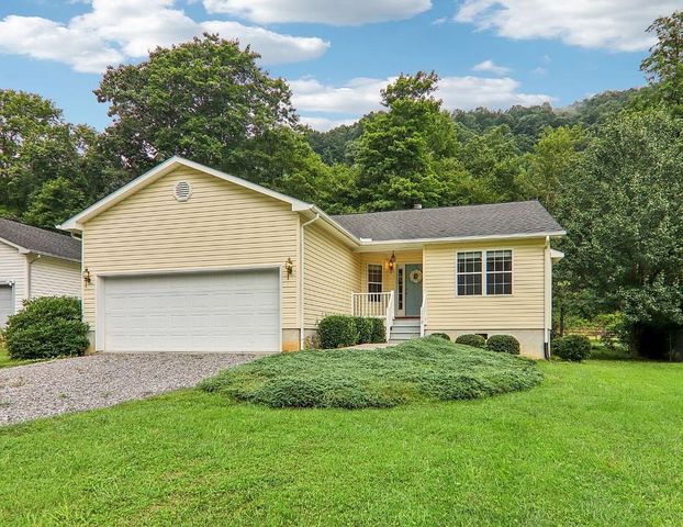 118 Whitewater Dr, Maggie Valley, NC 28751