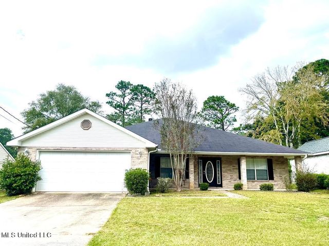 309 Country Club Dr, Picayune, MS 39466