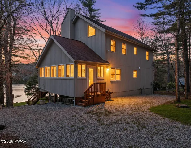 154 N  Lake Shore Dr, Dingmans Ferry, PA 18328