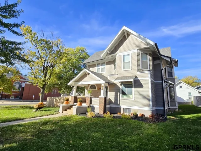 803 6th St, Fairbury, NE 68352