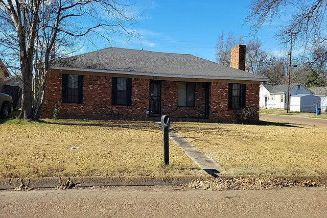 1003 Florida Ave, Clarksdale, MS 38614