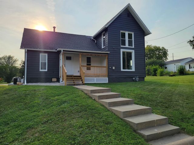 808 S  4th St, Maquoketa, IA 52060