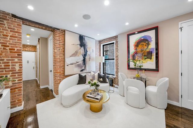 224 8th Ave #22, New York, NY 10011