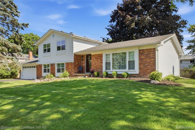 5569 Tadworth Pl, West Bloomfield, MI 48322