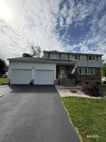17 Lancaster Road, Cromwell, CT 06416