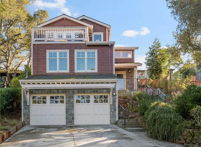 562 Hillcrest Way, Redwood City, CA 94062