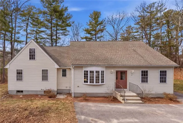 73 Deer Run Trl, Smithfield, RI 02917