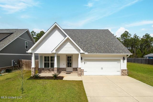 223 Madison Place Dr, Ocean Springs, MS 39564