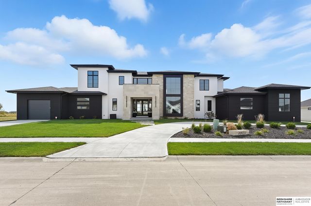 20973 Polk St, Elkhorn, NE 68022