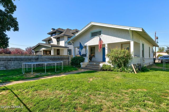 312 S  10th Ave, Yakima, WA 98902