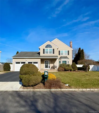 5 Lea Avenue, Manorville, NY 11949