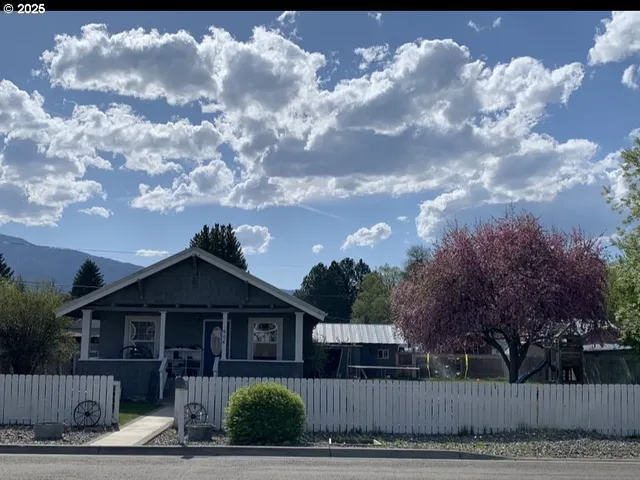 604 SW 2nd St, Enterprise, OR 97828