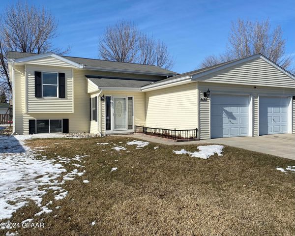 2133 8th Ave NW, East Grand Forks, MN 56721