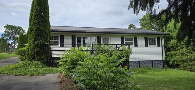 38 Green Acres Dr, Lewisburg, WV 24901