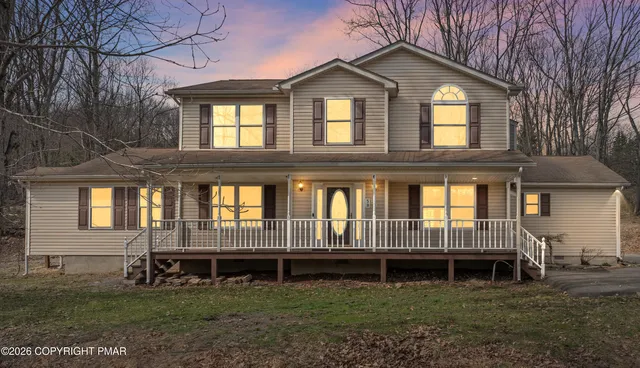 59 Crestwood Dr, Mount Pocono, PA 18344