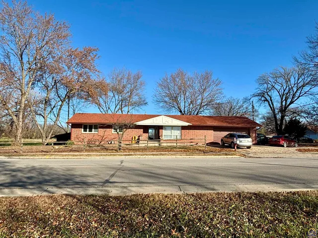 924 E  South Ave, Emporia, KS 66801