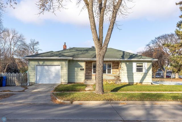1401 15th Ave S, Fargo, ND 58103