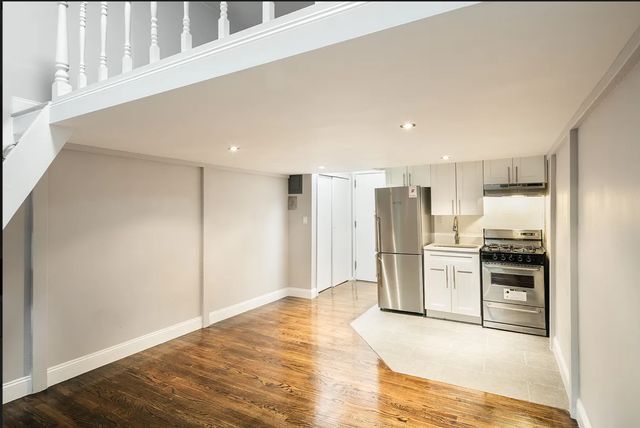 456 W  22nd St #2C, New York, NY 10011