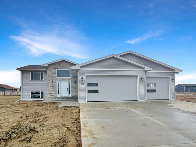 335 7th Ave SW, Surrey, ND 58785