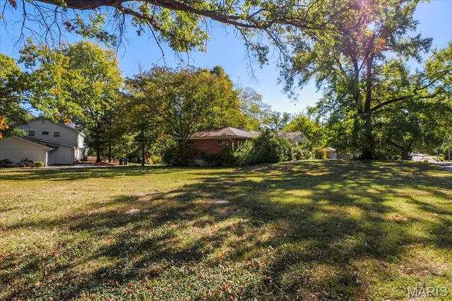 1670 Bennett Ave, Saint Louis, MO 63122