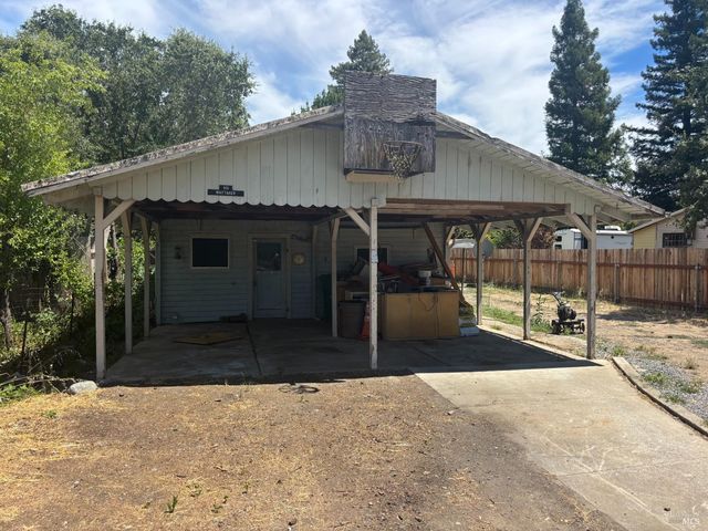 951 Highway 175 Highway, Hopland, CA 95449