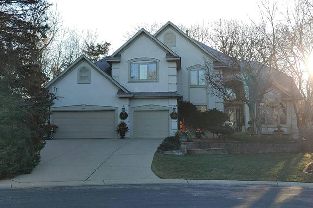8275 Benwood Cir, Chanhassen, MN 55317