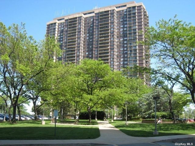 27110 Grand Central Pkwy #25N, Floral Park, NY 11005