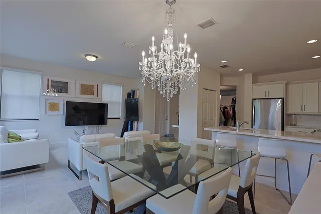 5860 NW 104th Path, Doral, FL 33178