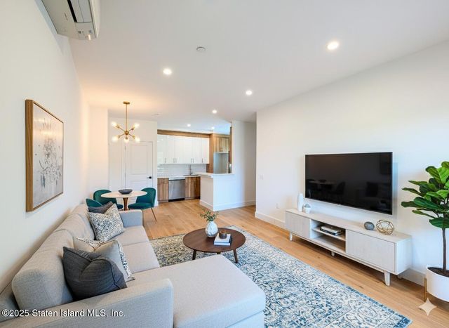 3865 Amboy Rd #3D, Staten Island, NY 10308