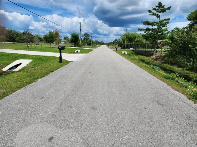 60th. AVE NE, Naples, FL 34120