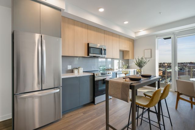 800 S  Western Ave #412, Los Angeles, CA 90005