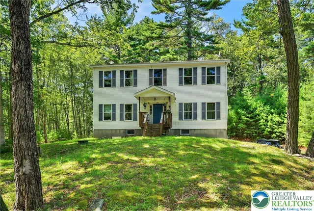 375 Marcel Dr, Dingmans Ferry, PA 18328