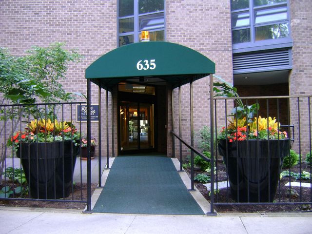635 W  Grace St #3, Chicago, IL 60613