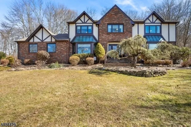 5 Merrimac Rd, Randolph, NJ 07869
