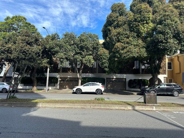 460 Monterey Blvd #205, San Francisco, CA 94127