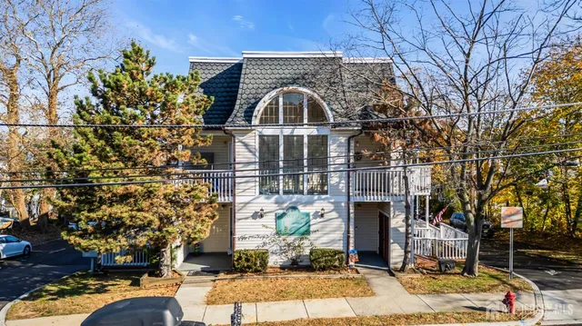 100 Navesink Ave #1, Highlands, NJ 07732
