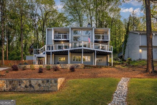 8515 Lake Dr, Snellville, GA 30039