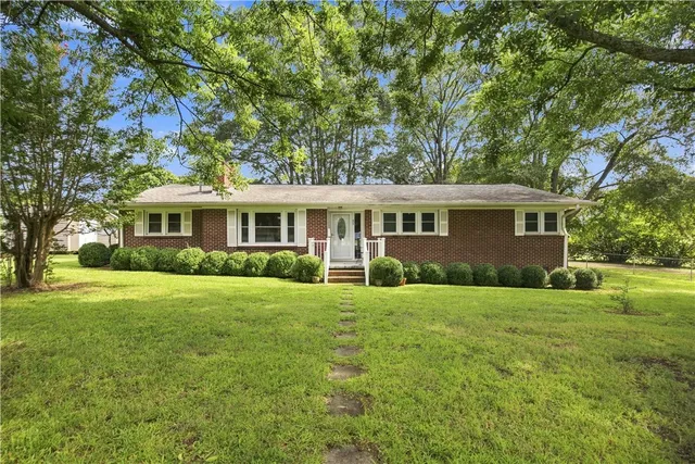 45 Durham Dr, Williamston, SC 29697