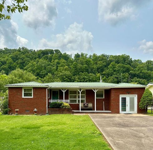 637 State Route 1107, Van Lear, KY 41265