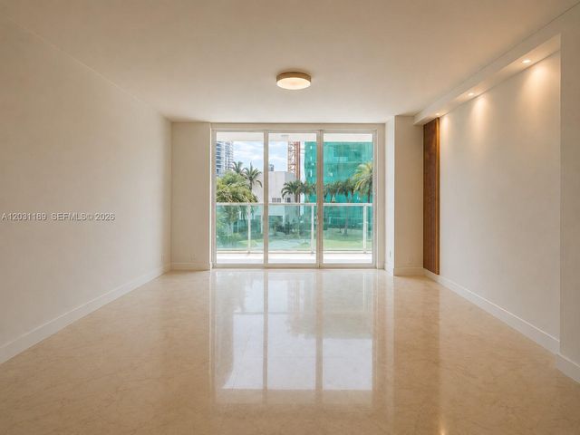 31 SE 5th St #1404, Miami, FL 33131