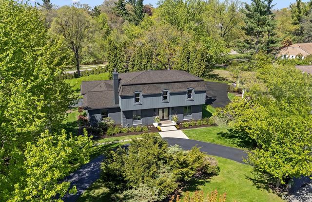 25080 Glynholm Ct, Bloomfield Hills, MI 48301