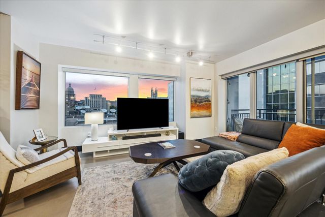 800 Brazos St #1007, Austin, TX 78701