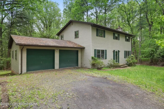 1585 Starry Ln, Effort, PA 18330