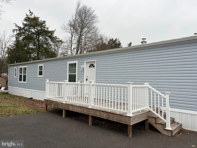 507 Maple Dr, Green Lane, PA 18054