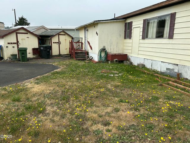 955 NE Mill St #E-5, Waldport, OR 97394
