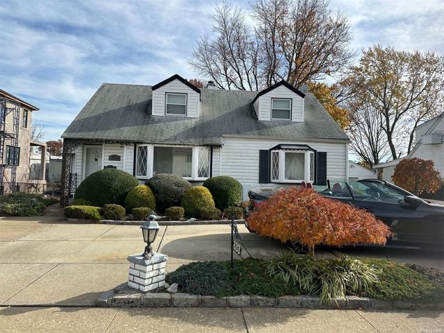 633 E Wyngate Drive, Valley Stream, NY 11580