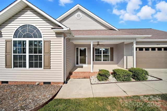 1470 Farmington Hills Dr, Conover, NC 28613