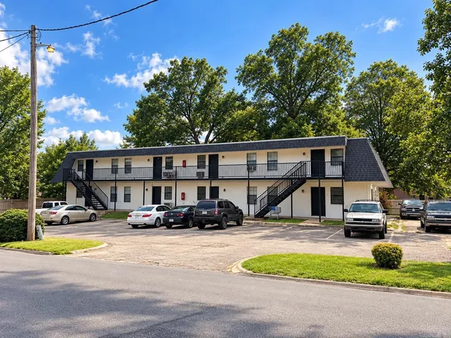 101 S  Locust St, Searcy, AR 72143