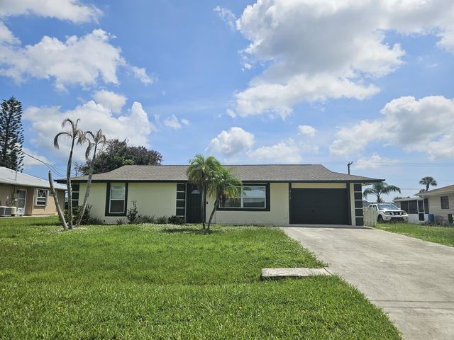 463 NW RAVENSWOOD Lane, Port Saint Lucie, FL 34983