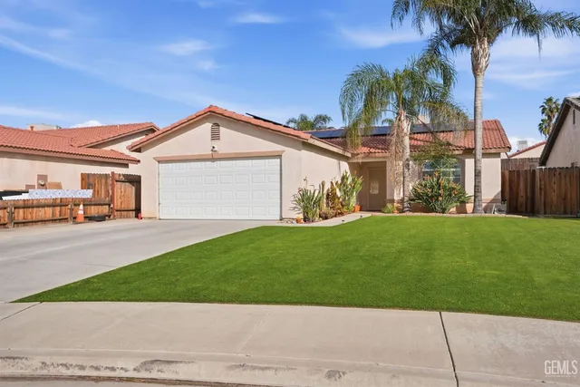 106 Misty Meadow Dr, Bakersfield, CA 93308